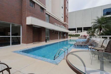Apartamento à venda com 105m², 2 quartos e 2 vagas Apartamento à venda com 105m², 2 quartos e 2 vagasÁrea comum - Piscina