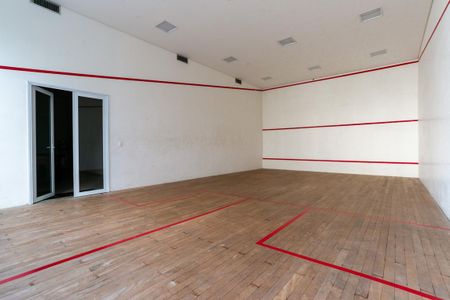 Apartamento à venda com 105m², 2 quartos e 2 vagas Apartamento à venda com 105m², 2 quartos e 2 vagasÁrea comum - Quadra de squash