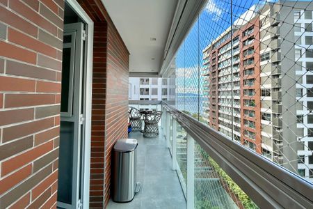 Apartamento para alugar com 101m², 2 quartos e 2 vagas Apartamento para alugar com 101m², 2 quartos e 2 vagasVaranda