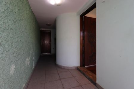 Casa para alugar com 400m², 3 quartos e 4 vagasEntrada do Imóvel