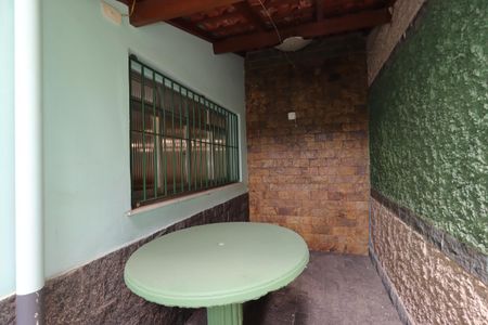 Casa para alugar com 400m², 3 quartos e 4 vagasCorredor externo