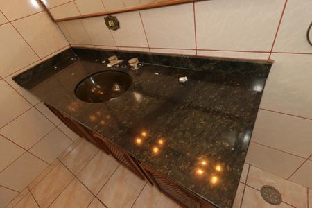 Casa para alugar com 400m², 3 quartos e 4 vagasBanheiro da Suíte 3 - Pia