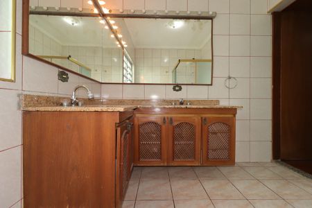 Casa para alugar com 400m², 3 quartos e 4 vagasBanheiro da Suíte 2