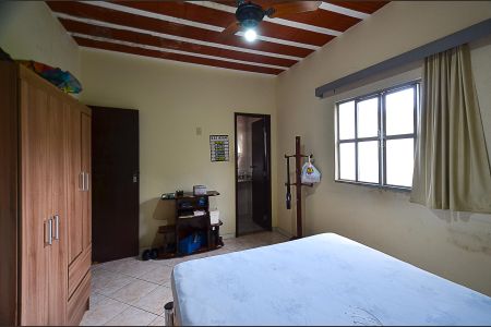 Casa à venda com 200m², 4 quartos e 3 vagas Casa à venda com 200m², 4 quartos e 3 vagasSuíte Anexo