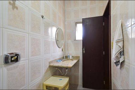 Casa à venda com 200m², 4 quartos e 3 vagas Casa à venda com 200m², 4 quartos e 3 vagasBanheiro Suíte Anexo