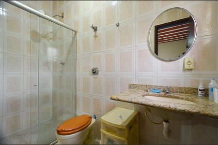 Casa à venda com 200m², 4 quartos e 3 vagas Casa à venda com 200m², 4 quartos e 3 vagasBanheiro Suíte Anexo