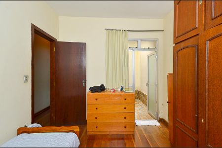 Casa à venda com 4 quartos, 200m² em Santa Efigênia, Belo Horizonte