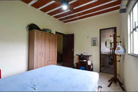 Casa à venda com 200m², 4 quartos e 3 vagas Casa à venda com 200m², 4 quartos e 3 vagasSuíte Anexo