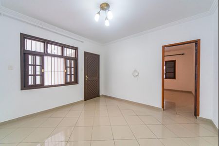 Casa à venda com 240m², 3 quartos e 2 vagasSala