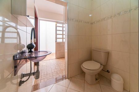 Casa à venda com 240m², 3 quartos e 2 vagasBanheiro casa 2