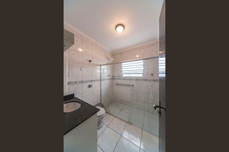 Casa à venda com 240m², 3 quartos e 2 vagasBanheiro