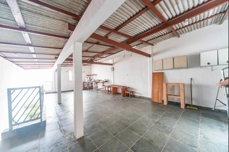 Casa à venda com 240m², 3 quartos e 2 vagasSalão 