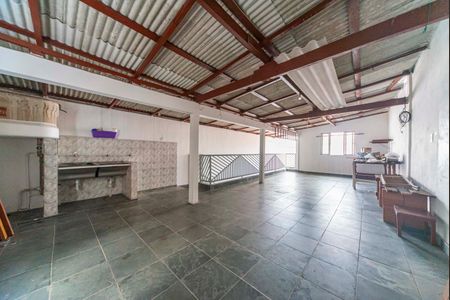 Casa à venda com 240m², 3 quartos e 2 vagasSalão 