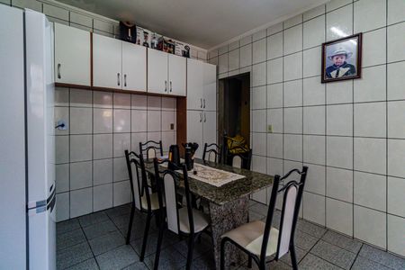 Casa à venda com 186m², 5 quartos e 3 vagas Casa à venda com 186m², 5 quartos e 3 vagasCasa 02 - Cozinha