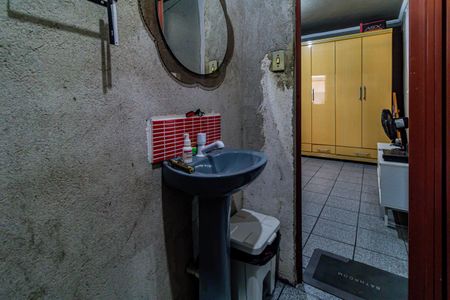 Casa à venda com 186m², 5 quartos e 3 vagas Casa à venda com 186m², 5 quartos e 3 vagasCasa 02 - Sala banheiro