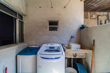 Casa à venda com 186m², 5 quartos e 3 vagas Casa à venda com 186m², 5 quartos e 3 vagasCasa 02 - Lavanderia