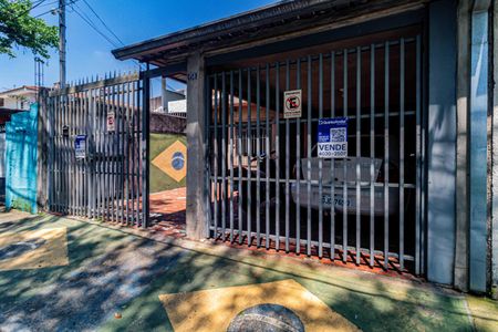 Casa à venda com 186m², 5 quartos e 3 vagas Casa à venda com 186m², 5 quartos e 3 vagasFachada