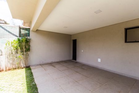 Casa de condomínio à venda com 387m², 4 quartos e 5 vagas Casa de condomínio à venda com 387m², 4 quartos e 5 vagasGaragem