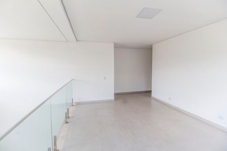 Casa de condomínio à venda com 387m², 4 quartos e 5 vagas Casa de condomínio à venda com 387m², 4 quartos e 5 vagasSala