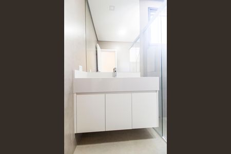 Casa de condomínio à venda com 387m², 4 quartos e 5 vagas Casa de condomínio à venda com 387m², 4 quartos e 5 vagasBanheiro da Suíte