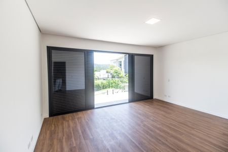 Casa de condomínio à venda com 387m², 4 quartos e 5 vagas Casa de condomínio à venda com 387m², 4 quartos e 5 vagasSuíte master
