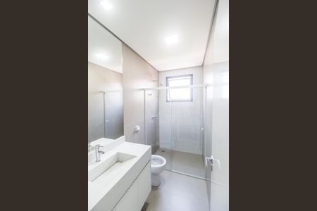 Casa de condomínio à venda com 387m², 4 quartos e 5 vagas Casa de condomínio à venda com 387m², 4 quartos e 5 vagasBanheiro da Suíte