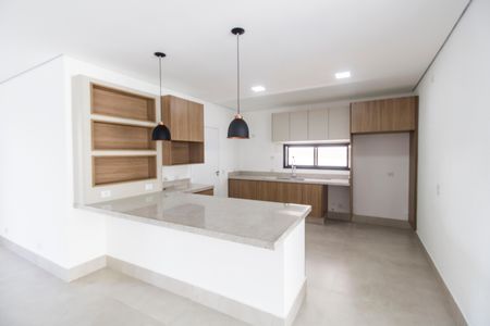 Casa de condomínio à venda com 387m², 4 quartos e 5 vagas Casa de condomínio à venda com 387m², 4 quartos e 5 vagasCozinha