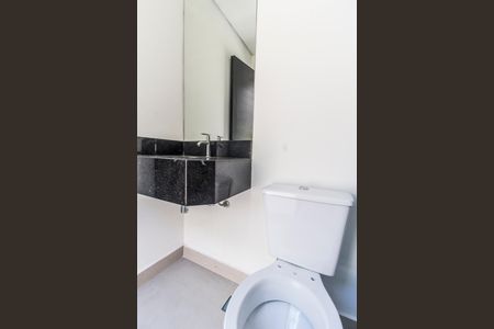 Casa de condomínio à venda com 387m², 4 quartos e 5 vagas Casa de condomínio à venda com 387m², 4 quartos e 5 vagasBanheiro