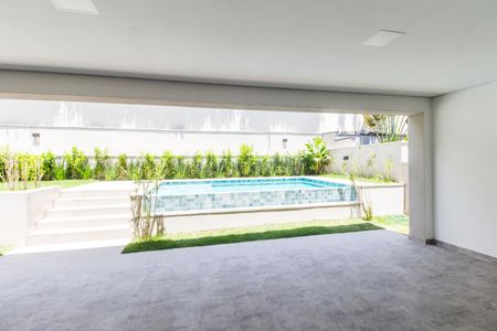 Casa de condomínio à venda com 387m², 4 quartos e 5 vagas Casa de condomínio à venda com 387m², 4 quartos e 5 vagasVista da Sala