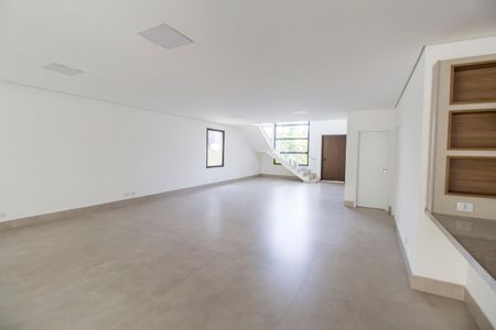 Sala  de casa de condomínio à venda com 4 quartos, 387m² em Cidade Tamboré, Santana de Parnaíba