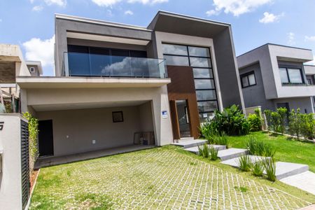 Casa de condomínio à venda com 387m², 4 quartos e 5 vagas Casa de condomínio à venda com 387m², 4 quartos e 5 vagasVista da Rua