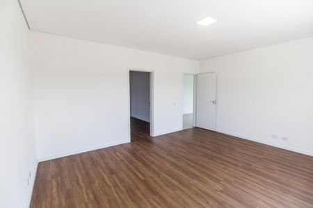 Casa de condomínio à venda com 387m², 4 quartos e 5 vagas Casa de condomínio à venda com 387m², 4 quartos e 5 vagasSuíte master