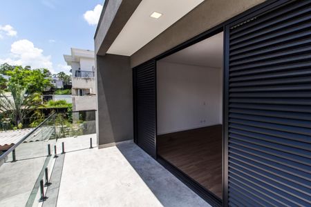 Casa de condomínio à venda com 387m², 4 quartos e 5 vagas Casa de condomínio à venda com 387m², 4 quartos e 5 vagasVaranda