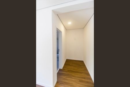 Casa de condomínio à venda com 387m², 4 quartos e 5 vagas Casa de condomínio à venda com 387m², 4 quartos e 5 vagasCloset da suíte