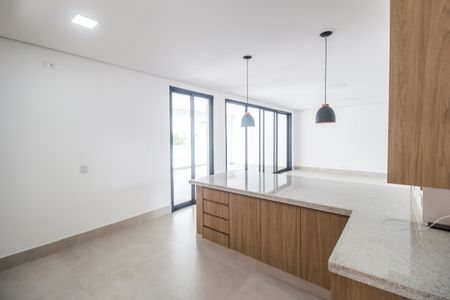 Casa de condomínio à venda com 387m², 4 quartos e 5 vagas Casa de condomínio à venda com 387m², 4 quartos e 5 vagasCozinha