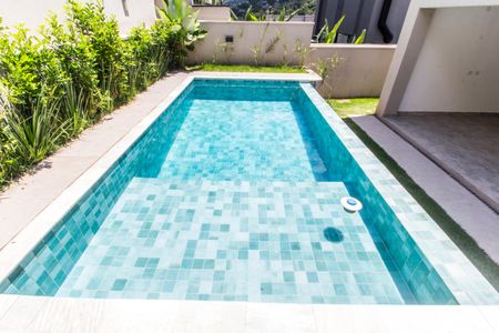 Casa de condomínio à venda com 387m², 4 quartos e 5 vagas Casa de condomínio à venda com 387m², 4 quartos e 5 vagasPiscina