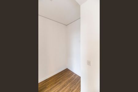 Casa de condomínio à venda com 387m², 4 quartos e 5 vagas Casa de condomínio à venda com 387m², 4 quartos e 5 vagasCloset da suíte