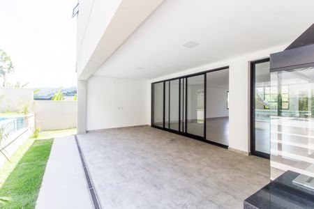 Casa de condomínio à venda com 387m², 4 quartos e 5 vagas Casa de condomínio à venda com 387m², 4 quartos e 5 vagasVaranda gourmet