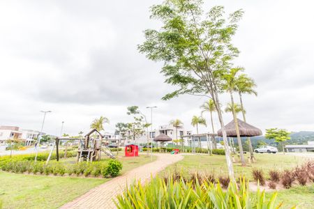 Casa de condomínio à venda com 387m², 4 quartos e 5 vagas Casa de condomínio à venda com 387m², 4 quartos e 5 vagasÁrea comum - Playground