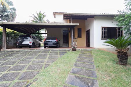 Casa à venda com 1000m², 4 quartos e 8 vagas Casa à venda com 1000m², 4 quartos e 8 vagasFachada