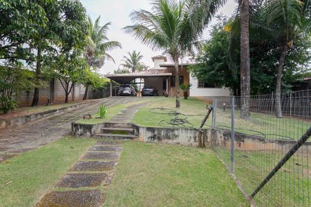 Casa à venda com 1000m², 4 quartos e 8 vagas Casa à venda com 1000m², 4 quartos e 8 vagasQuintal