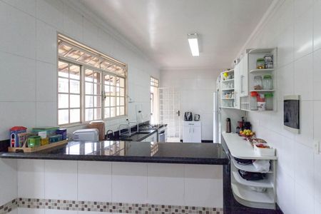 Casa à venda com 1000m², 4 quartos e 8 vagas Casa à venda com 1000m², 4 quartos e 8 vagasCozinha