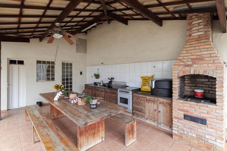 Casa à venda com 1000m², 4 quartos e 8 vagas Casa à venda com 1000m², 4 quartos e 8 vagasÁrea gourmet