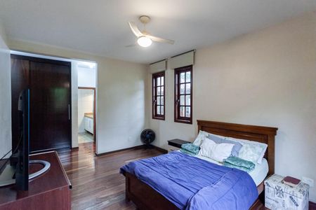 Casa à venda com 1000m², 4 quartos e 8 vagas Casa à venda com 1000m², 4 quartos e 8 vagasSuíte
