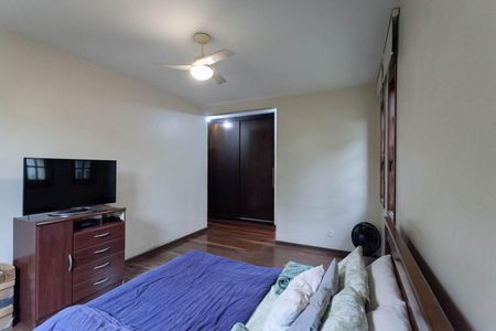 Casa à venda com 1000m², 4 quartos e 8 vagas Casa à venda com 1000m², 4 quartos e 8 vagasSuíte