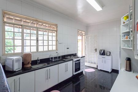 Casa à venda com 1000m², 4 quartos e 8 vagas Casa à venda com 1000m², 4 quartos e 8 vagasCozinha