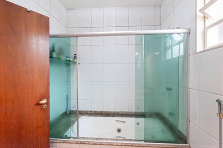 Casa à venda com 1000m², 4 quartos e 8 vagas Casa à venda com 1000m², 4 quartos e 8 vagasBanheiro da suíte