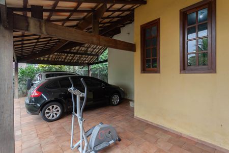 Casa à venda com 1000m², 4 quartos e 8 vagas Casa à venda com 1000m², 4 quartos e 8 vagasGaragem
