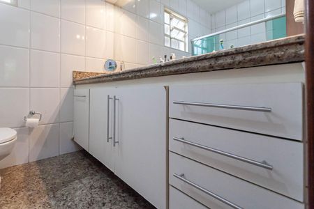 Casa à venda com 1000m², 4 quartos e 8 vagas Casa à venda com 1000m², 4 quartos e 8 vagasBanheiro da suíte