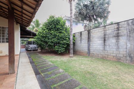 Casa à venda com 1000m², 4 quartos e 8 vagas Casa à venda com 1000m², 4 quartos e 8 vagasQuintal